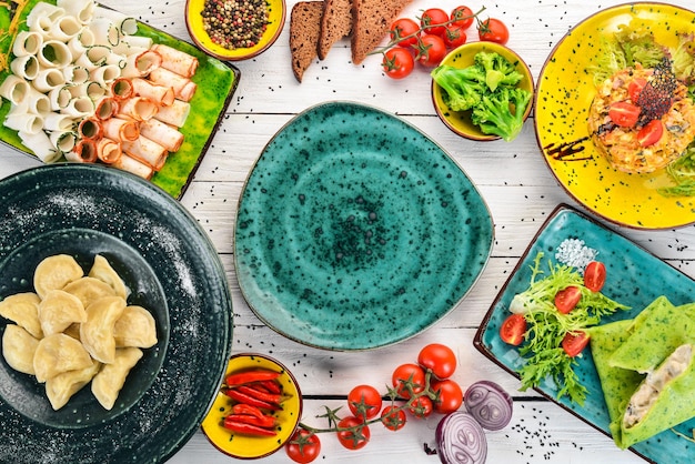 Różne potrawy na stole